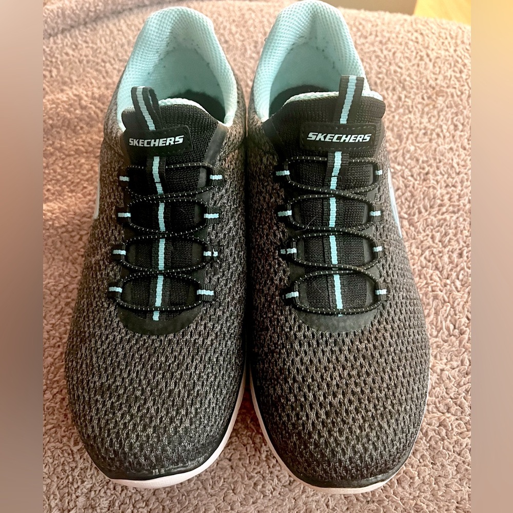 Women’s sketchers memory foam slip on sneakers